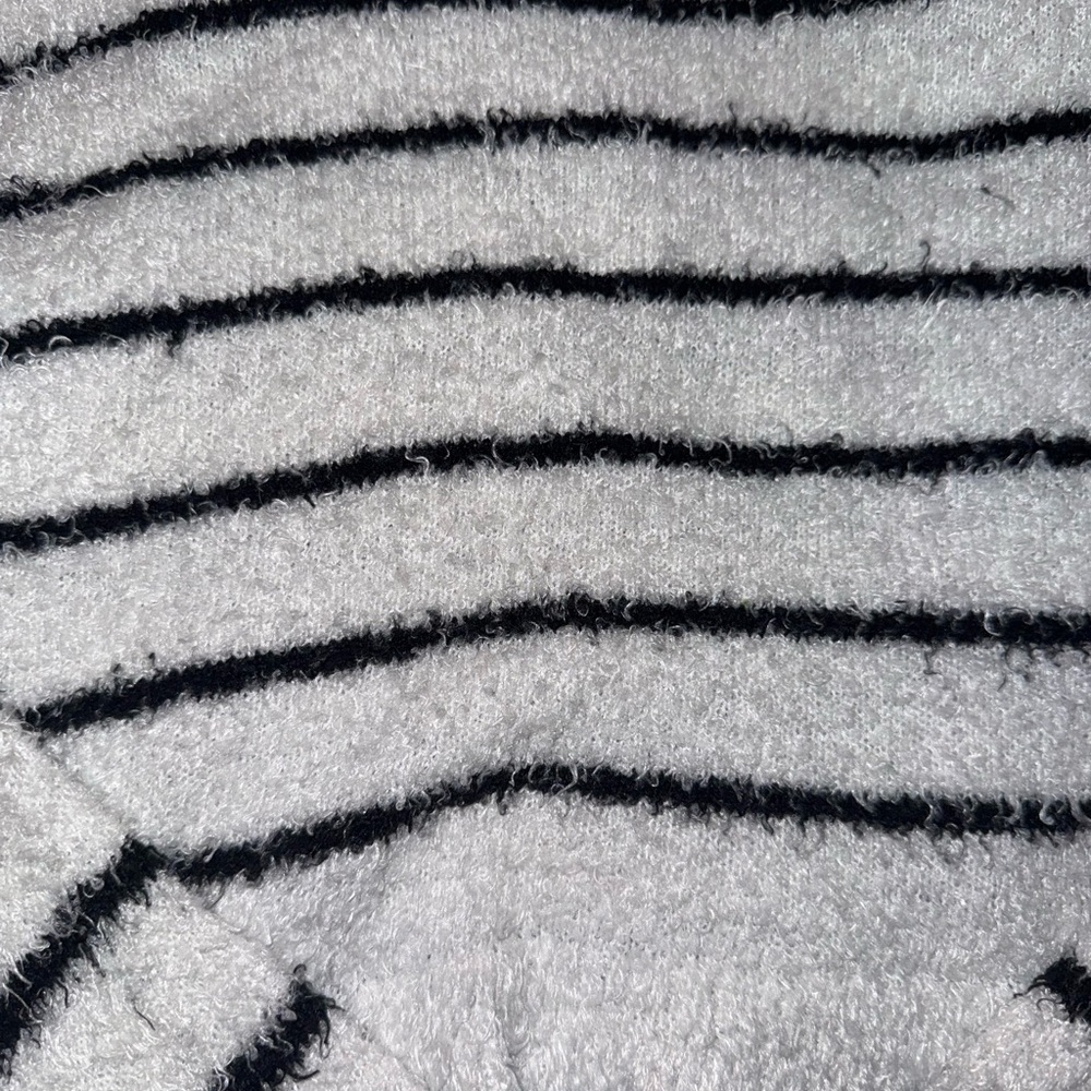 Abercrombie Kids Black and White Crew Neck Sweater - Picture 2 of 3
